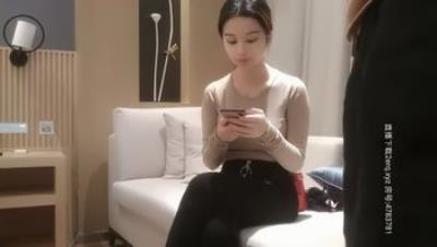 精品推荐气质少妇美甲店老板娘，极品尤物，蜂腰翘臀