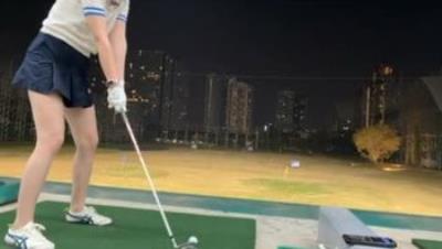 22岁少女【nidebaby】高尔夫跳蛋 会所勾搭技师 道具狂插 有钱人就是会玩