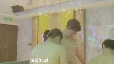 台湾淫妻大神【YY夫妻】3单男4P群交，大量露脸镜头首次流出，单男爱舌吻，压在老婆身上各种姿势