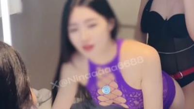 当妈妈的怎么被女儿用假鸡巴操喷了……《妈妈和女儿》第二弹来了～