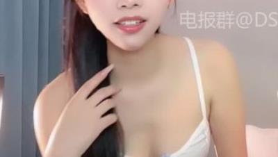 ️颜值浪妹【雪妹】闺蜜双人揉奶骚舞，跳蛋自慰小穴流水3(5V)