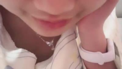 最正宗在读学妹下海【差点是学霸】逼毛围着骚逼长满一圈 掰开逼逼又粉又嫩 扣穴自慰 过瘾