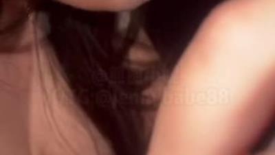 超极品身材尤物『欣欣子』瞒着老公说和闺蜜出去旅游，户外沙滩露出+海边野战，大神ICICIS重新剪辑版本