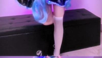 极品嫩妹，舞啪福利姬【贝璃珞】最新露脸作品，烧杯安琪拉的才艺表演，亵玩黑丝包臀女主播(3V)