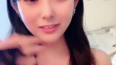 ️纯天然巨乳【声优小魅魔】超级大奶子 道具爆浆1(5V)