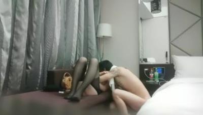 利哥探花之风衣长腿黑丝艳，套套险些被干破