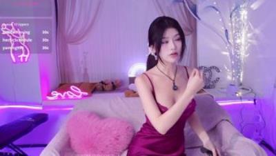 ️国民女神【Kiki-2025】御姐制服、丝袜高跟诱惑、跳弹，后入视角2(4V)