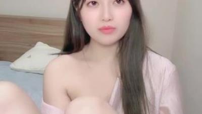 今年新人中的颜值天花板【我是谁】江苏郭碧婷，肤白貌美，还有一对大车瞪，大尺度三点送福利中！