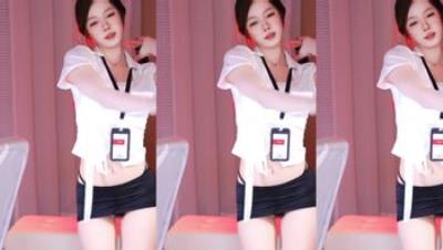 虎牙舞蹈才艺女神【梦瑶】优质青春主播首次露逼定制流出(2V)