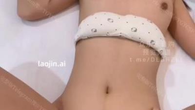 【鱼哥约炮新系列】面容清秀，学舞蹈的学生妹被拿下了，乖巧听话，被大鸡巴插得又疼又爽，超清画质！