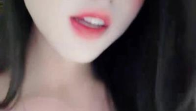 【零五小野猫】不吃香菜玉足尤物 白皙酥胸 丝袜美腿 户外真空跳蛋 极品美腿诱人 这腿可以玩好几年