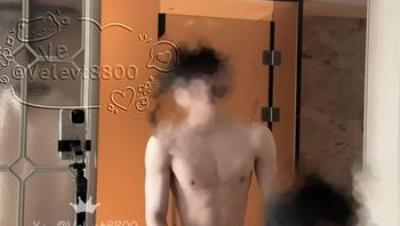 七月七、香菜合作M属性大奶女主170长腿「Velevt8800」健身猛男镜前爆肏，只想被这种身材的男人操的骚货