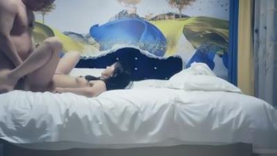 七天探花_高价网约外围小姐姐，镜头前特写掰B调情，床上多姿势啪啪