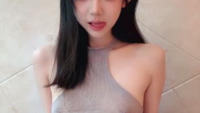 极品甜美校花【一张小宝贝】纯情性感 美乳翘臀 长腿嫩穴 颜值高 主动吃鸡啪啪 看她被操我心碎!