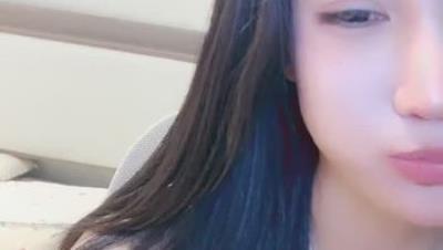 南京网红下海【04年彤彤】颜值爆炸 白嫩巨乳 长腿嫩穴大屁股 首场大秀来了跳蛋自慰