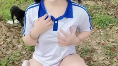 露脸超嫩萌妹『兔宝大人』女儿服小白袜 户外露出紫薇，超极品合法卡哇伊小萝莉 稚嫩白虎美穴甚是诱人