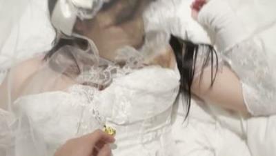 重磅泄密！究极反差露脸美女小姐姐3P肉战，新娘婚纱装脸穴同框啪啪高潮脸