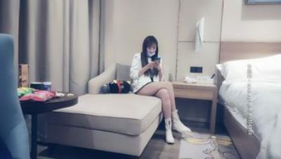 七天探花_赵总代班白衣大长腿外围妹，穿上开档黑丝撅起大屁股卖力口交，拉手后入狂撞肥臀