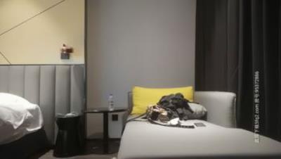 小宝寻花约了个黑帽高颜值外围妹子，舌吻调情扣逼沙发上操骑乘抽插猛操，呻吟娇喘非常诱人