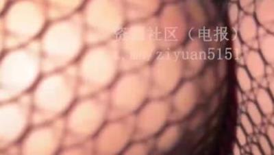 健身淫妻大神【全身那最硬】兄弟把女友让给我操，看着女友被我压在身下，比自己操逼还开心！