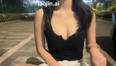 户外达人【AUYBT】19岁反差少女，听从金主爸爸的安排，深夜街头露出自慰，回到车内紧张的不行，好刺激