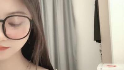 乖乖糯糯 纯欲巅峰【坚果的壳】超漂亮的蜜桃臀 大奶美乳 完美翘臀 粉嫩逼逼 大鸡巴插屄自慰