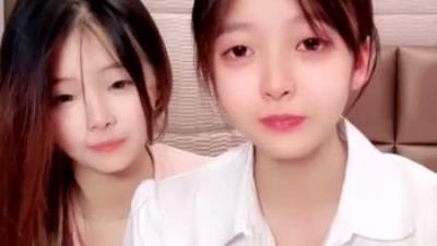️清纯嫩妹【源源】自慰喷水揉奶吃鸡，闺蜜舌吻多人4(4V)