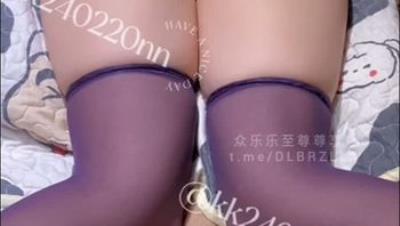 原创情侣，两年淫妻记录，大尺度性爱身体改造「鼠鼠」玩操紫色丝袜情趣比基尼骚母狗，玩穴自慰，后入肥臀