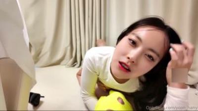 温柔贤惠型，高颜淫妻母狗【丝袜哈妮yoon_hany】收费福利⑴，户外帮路人释放性欲醉酒内射