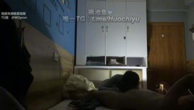 反差03女大酒店骑乘刚刚还在刷抖音来了感觉非要插到顶爽死她