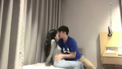 小宝寻花经典作之黑丝极品白虎1125仅一场开裆黑丝大长腿有点反差很内媚听译字幕