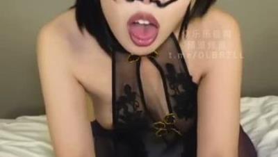 极品反差婊，深度崩坏阿黑颜骚母狗「崔小蕾」「孙雨蕾」哥特风钩鼻骚母狗阿黑颜深喉口交颜射性爱；可爱女友的日常性爱
