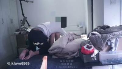 恋爱戏约啪大神【jklove6969】白虎骚女满背拔罐，真牛！三台设备拍摄，各种角度清晰可见！完整版40分钟