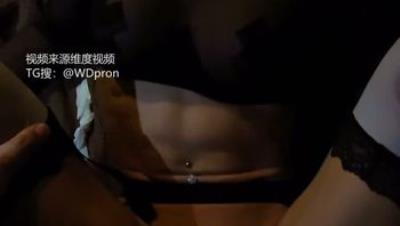 重磅新流！新晋超强健身腱子肉带腹肌女神「胖头鱼」给金主爸爸发自慰视频时被发现,骑乘榨精后口交清理精液