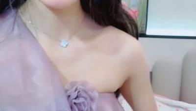 疯狂推荐 邻家校花 好漂亮【邻妹有点妖】美乳美脚长腿嫩穴 极品翘臀 大鸡巴插穴自慰 流白浆