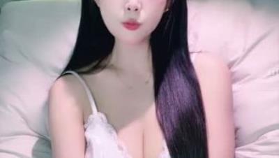 原虎牙主播【丝语】身材超级好 开档丝袜大长腿 白嫩大奶 粉穴 再次约炮啪啪 操出白浆了
