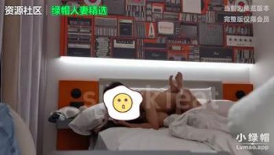 020广州淫妻、95后真实夫妻「鲨鱼吃薯条」让他们两个尽情的享受二人世界，又是舌吻又是无套，最后差不多要射才戴的