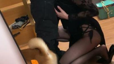 空姐风黑丝腿在福建试衣间被我按镜子前猛攻，骚逼一张一合直流水，换肉丝又拉进电梯继续骑我，原档无水印